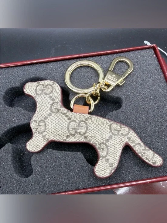 Gucci Brown/Beige Monogram Dachshund Dog Key Chain Gold Hardware New With Box - Picture 2 of 3